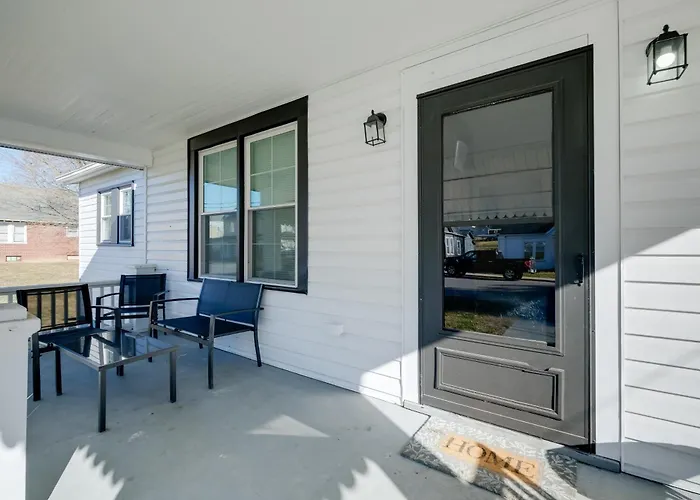 Walk To Main St & Campus! Dtwn Radford Home