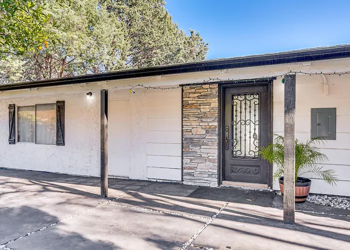 1 Mi To Main St Eats! Single-Level Red Bluff Home