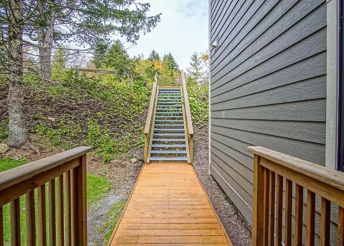 1 Br: Powderidge 30:Slope Side, Pet Friendly End Unit On Shuttle Route