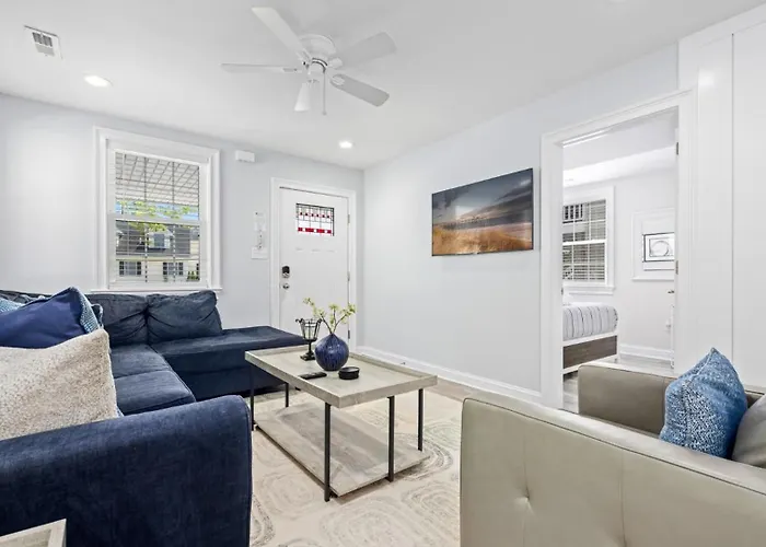 Stylish 3Br Oc Gardens With Patio And Parking