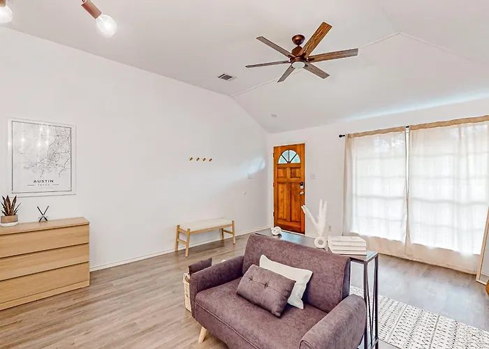 Beautiful Dog-Friendly Home With Fireplace, Large Yard, Hammock, W/D, And Ac