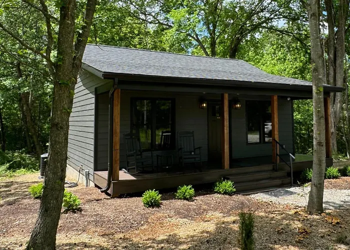 Wooded Cabin Hot Tub, Firepit & Giant City