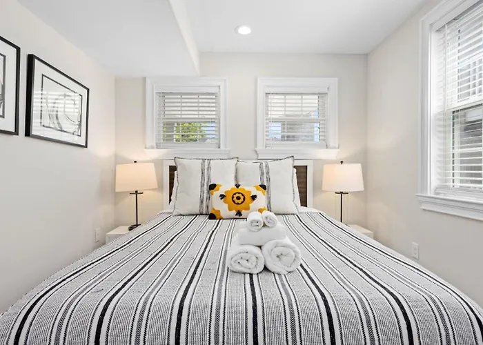 Stylish 3Br Oc Gardens With Patio And Parking