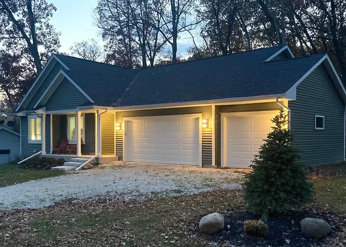 4 Bedroom Home Lake Geneva