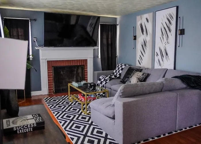 Pet Friendly 3Br New Britain Home With King Bed Near Hartford Sleeps 8