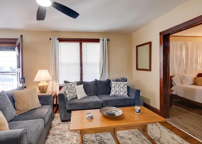 Walk To Main St & Campus! Dtwn Radford Home
