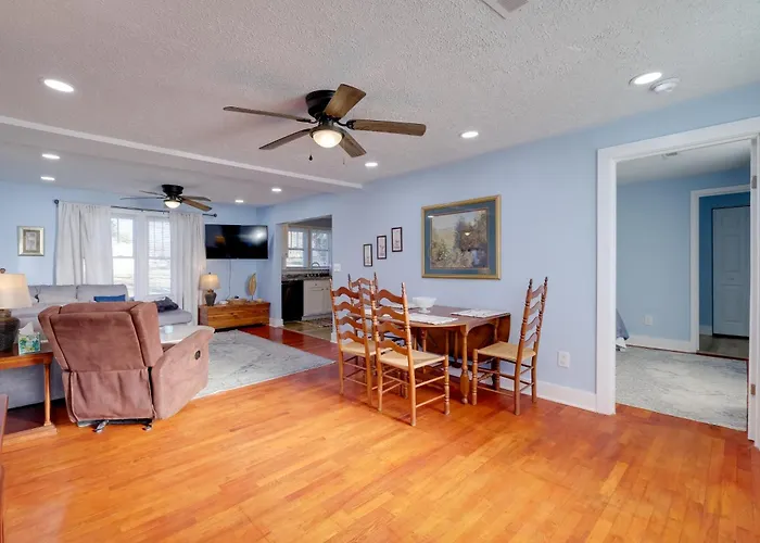 3 Mi To Radford University & River, Charming Home