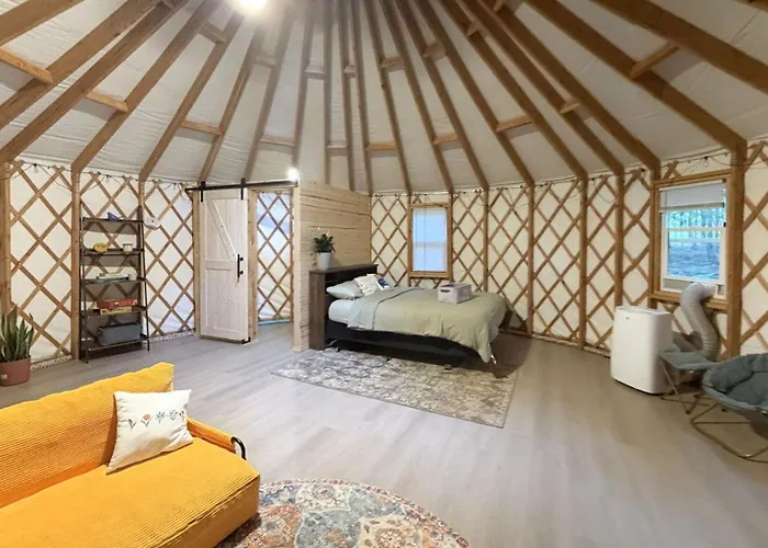 Peaceful Off-Grid Yurt Farm Stay With Modern Comforts - Optional Farm Breakfast