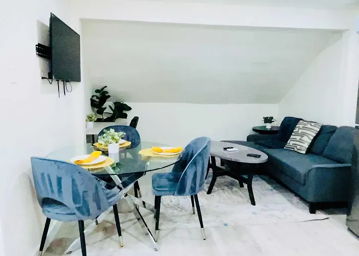 Boardwalk Bungalow Combo Stay For 9