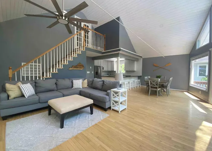 River Relaxation | Riverfront Home| Winchester