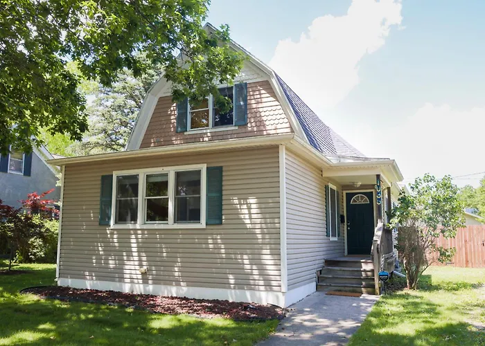 Walk To Beach And Downtown Lake Geneva!