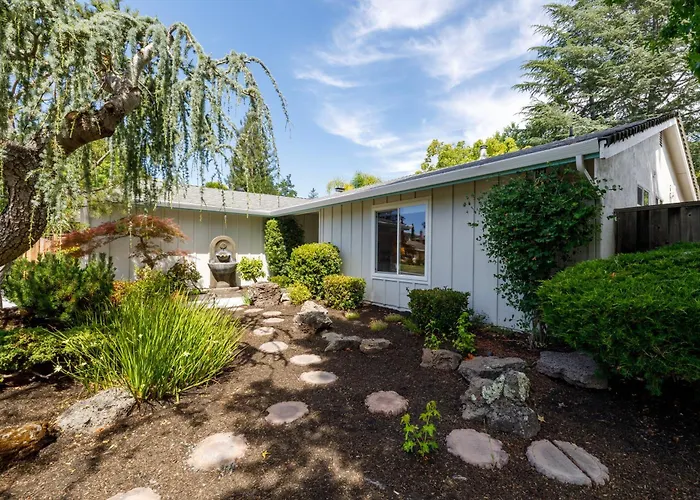 Cheerful 3 Bedrooms 2Bathrooms Single Family House