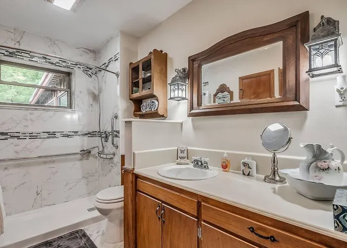 Antique Retreat Hot Tub