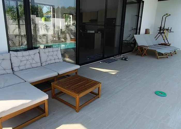Seawood Villa - 1 Detached Bedroom With Shared Pool Shared Garden With Dog Near Bantai Beach