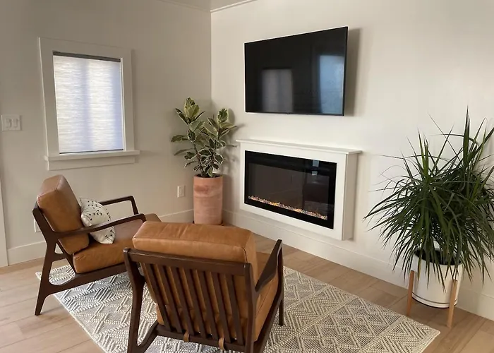 Cayucos Cottage Studio - Peak-A-Boo Ocean Views