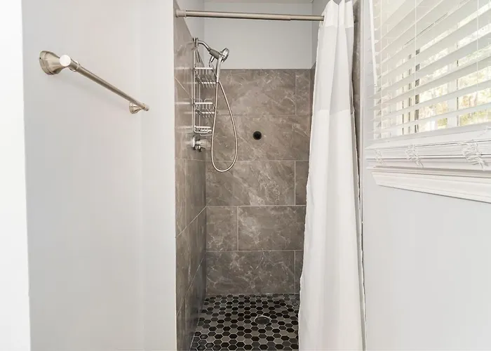 Comfortable 30 Day Home For Families, Relocation, Work Stays