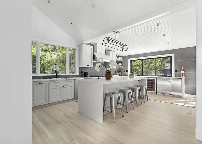 Wainscott Woods By Rove Travel - Luxe Estate With Pool