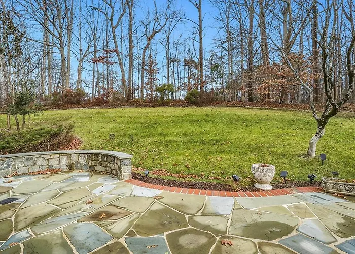 Bright Family Retreat With Private Backyard & Loft