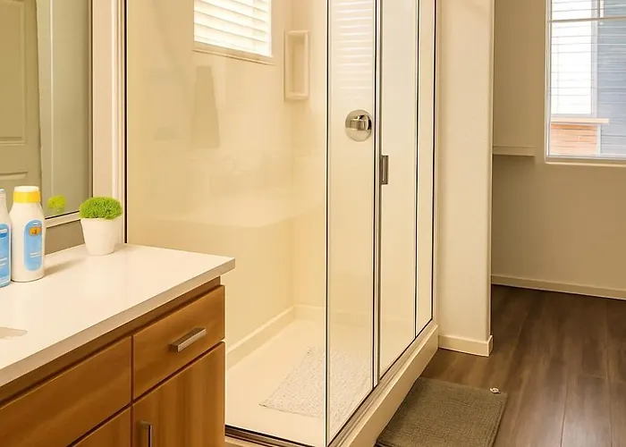2 Bedroom Villa, Dog Park, Lake, Wifi, Laundry , Pool