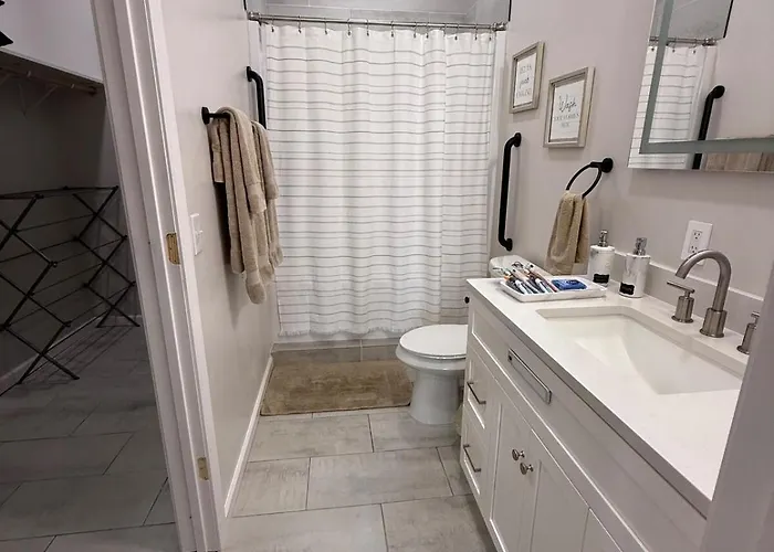 Executive 1Br Home - King Bed - Workspace - Quiet Vidalia Stay