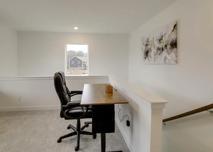 Great For Traveling Professionals! Indy Area Home