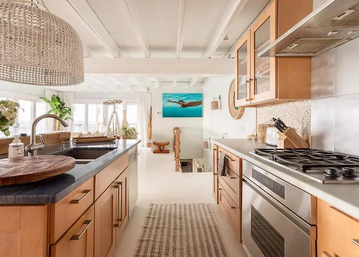 Surfside Villa By Rove Travel - Oceanfront Home With Hot Tub