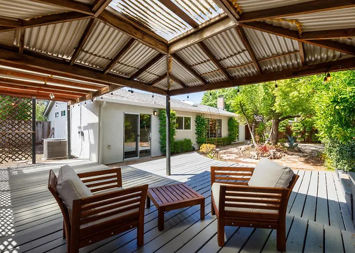 Cheerful 3 Bedrooms 2Bathrooms Single Family House