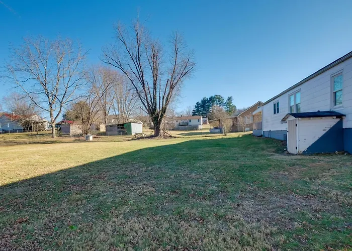3 Mi To Radford University & River, Charming Home
