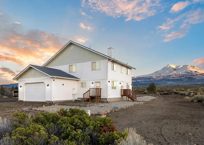 Luxury Shasta Vista Retreat & Basecamp - Sauna & Jacuzzi