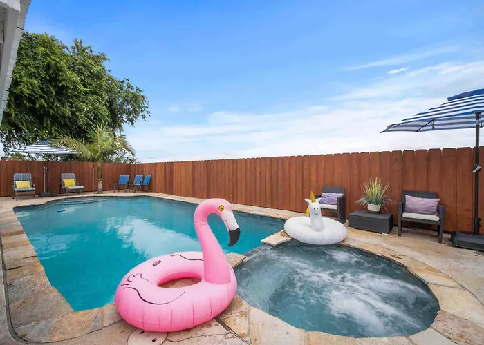 Family Retreat W/ Theater, Pool & Outdoor Dining