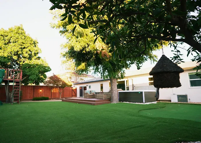 Cheerful 3Br Bar, Jacuzzi & Kids Treehouse