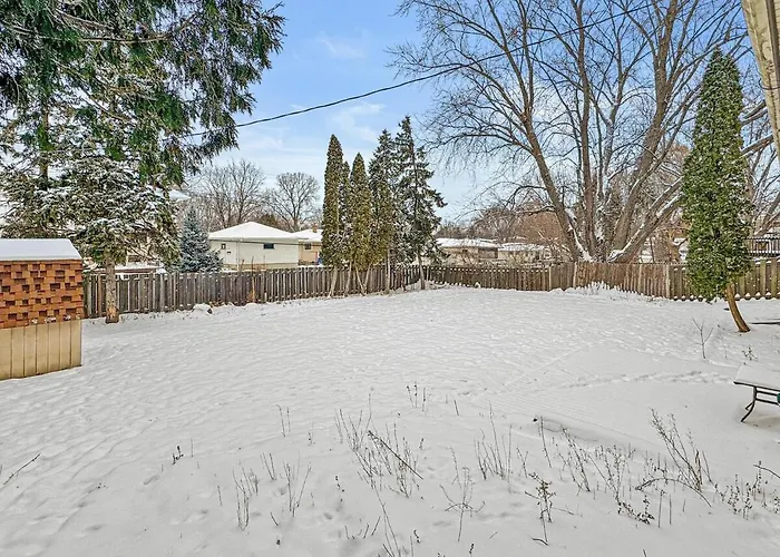Spacious 5Br Family Haven, Pet Friendly, Game Room