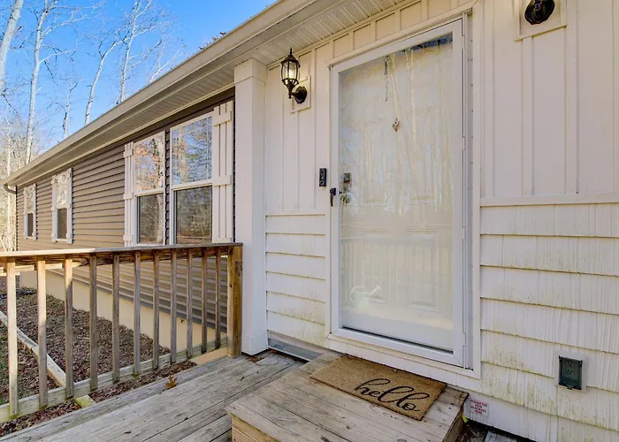 Near State Park! Pet-Friendly Home In Crossville