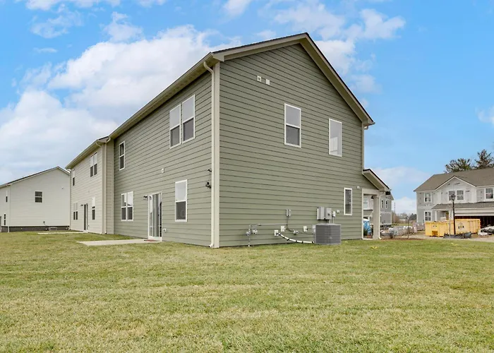 Great For Traveling Professionals! Indy Area Home