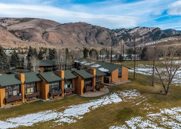 Eagle Vail Retreat With Golf Course Views And Sleeps 13
