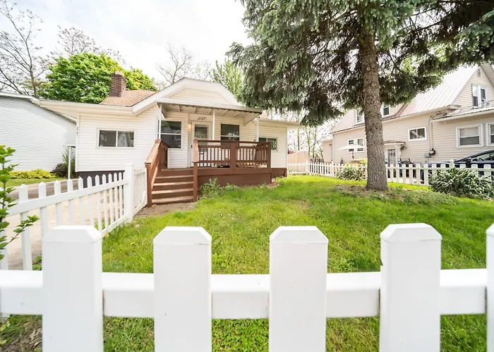 Cuyahoga Falls 3 Bedroom 2 Bath