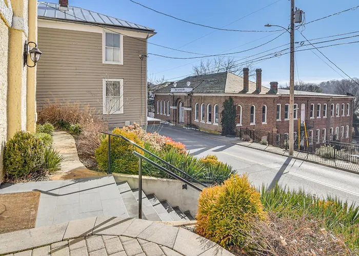 'The Sanctuary' In Historic Dtwn Staunton