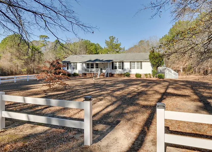 Game Room + Easy Ecu Access: Greenville Getaway