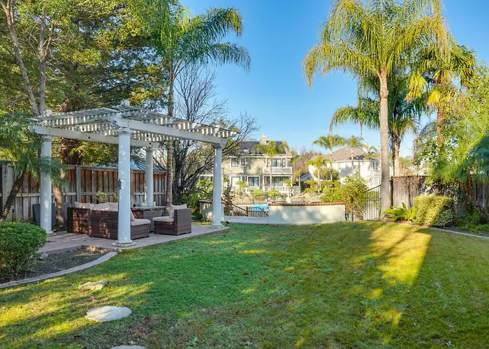 Near Wineries & Parks: Waterfront Tracy Getaway!