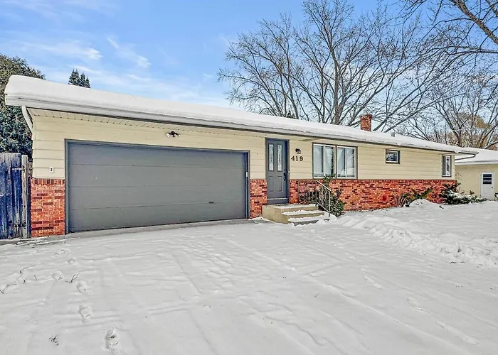 Spacious 5Br Family Haven, Pet Friendly, Game Room