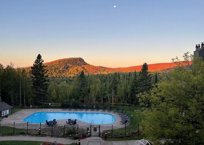 North Shore Ski-In/Ski-Out Loft Pool And Hot Tub