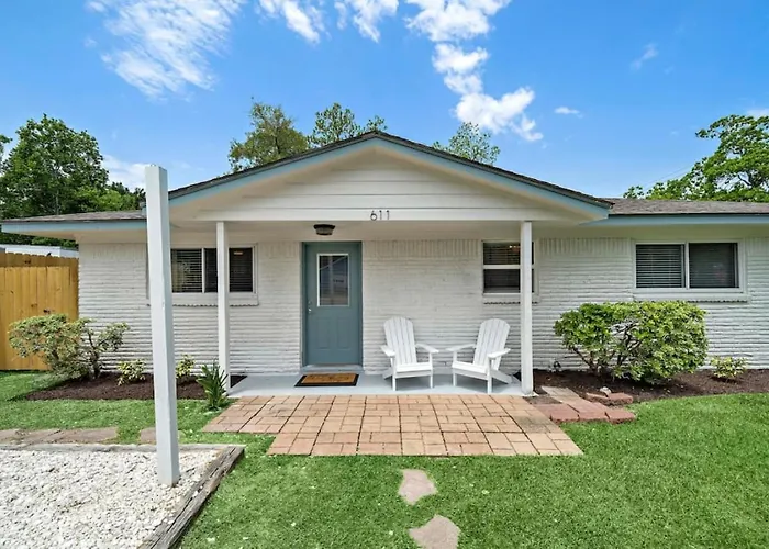 Beautiful Home With Pool Near Kemah Boardwalk