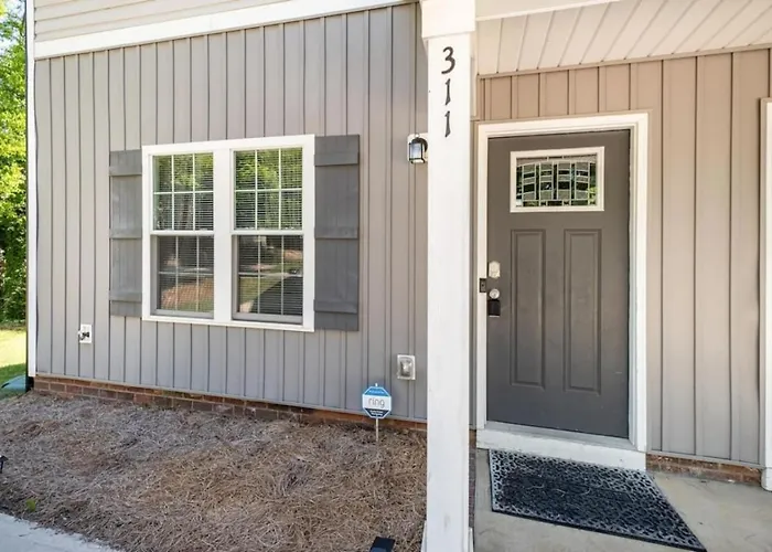6 Bedrooms Sleeps 16 Great Area