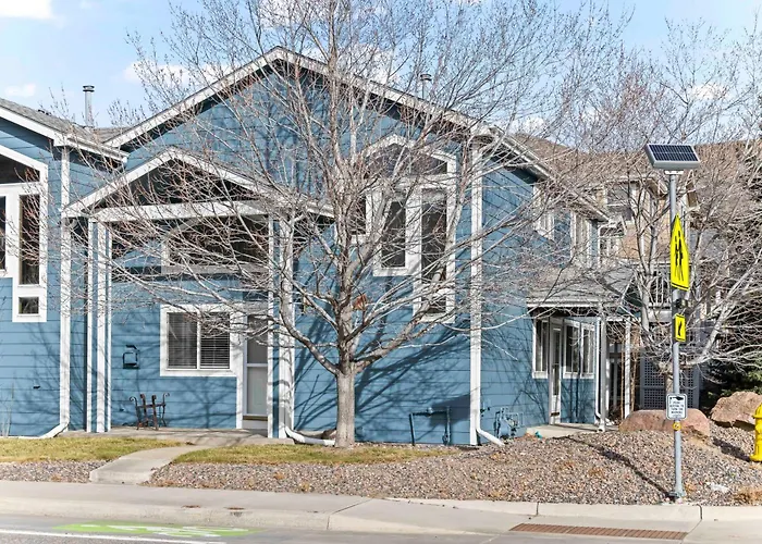 Golden View Townhouse - Walk To Downtown!