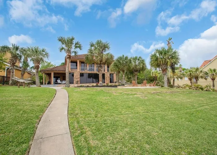 Bay Breeze Estate - Heated Pools, Private Pier & Walk To The Kemah Boardwalk