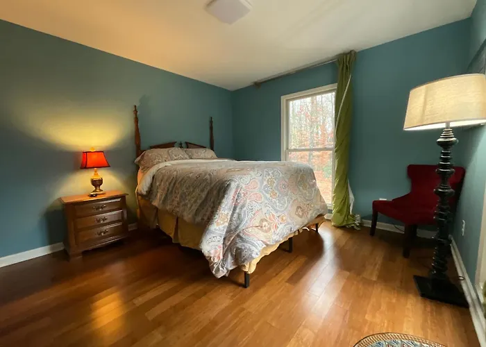 Quiet Forest Vacation Home On A Private Road With Spacious Patios, Fire Pit, Pet Friendly And A Private Pool