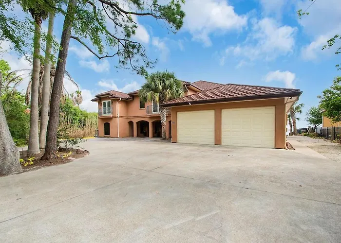 Bay Breeze Estate - Heated Pools, Private Pier & Walk To The Kemah Boardwalk
