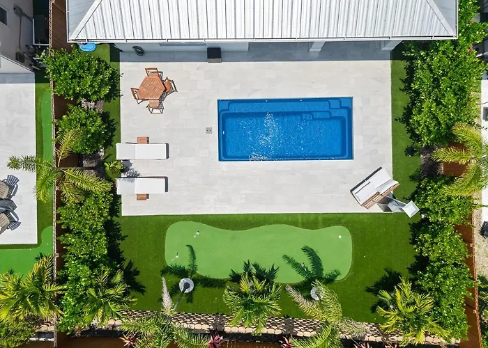 Peacock Palace Brand New Heated And Chilled Pool Golf Gym
