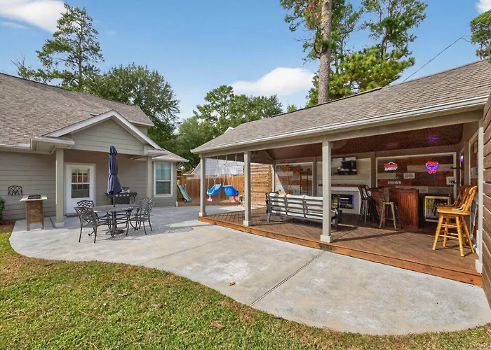 Conroe Family-Friendly 4Br Home With Game Room, Covered Patio & Playset