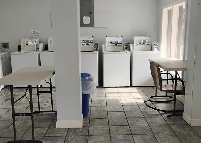 4 Double Beds 2 Bath Apt 132